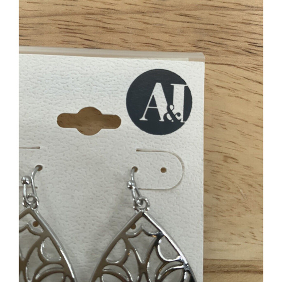 A&I Silver Tone Floral Teardrop Oval Fashion Statement Earrings NEW - Picture 7 of 8